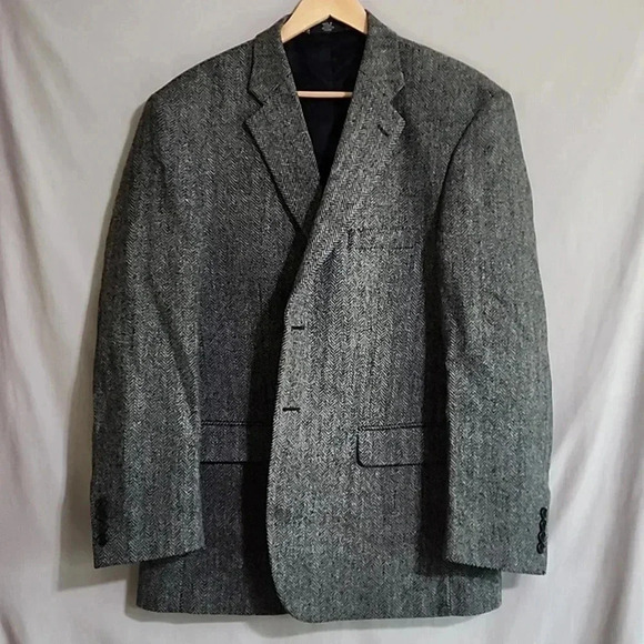 Men's Stafford Suit, Brown/Gray, Size 44R, Pre-Owned - Picture 2 of 11